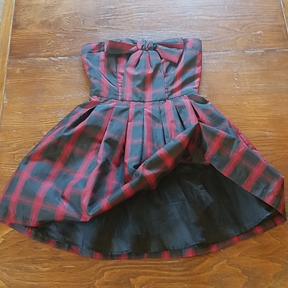 Retro Doll Strapless Red and Black Plaid Dress - Picture 3 of 5